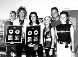 Guns'N'Roses get their stuff..... – sammen med Jesper Bay, Duff McKagan, Gilby Clarke, Susanne Kier og Annetta Elmo.